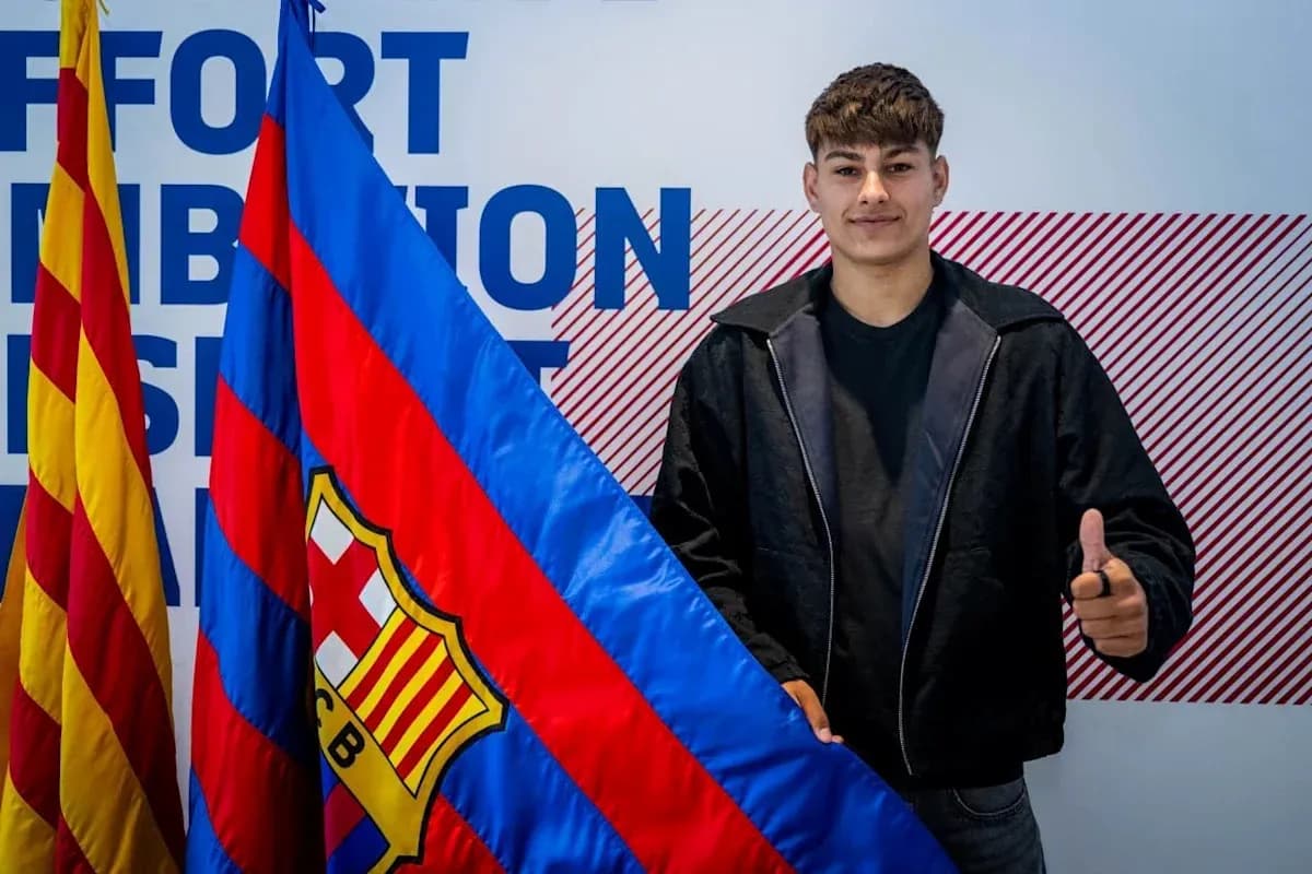 Player holding FC Barcelona flag with thumbs up
