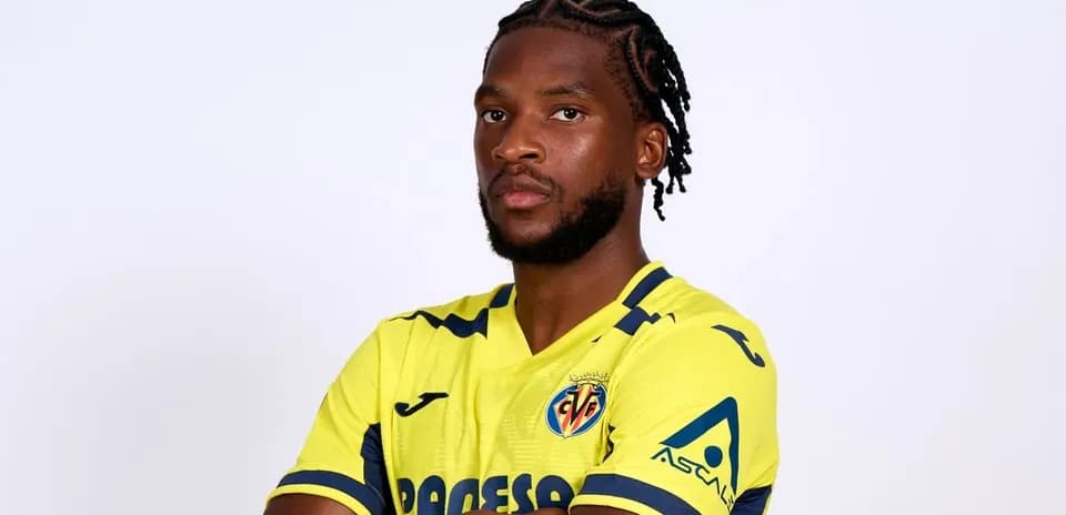 Player posing in Villarreal CF home jersey
