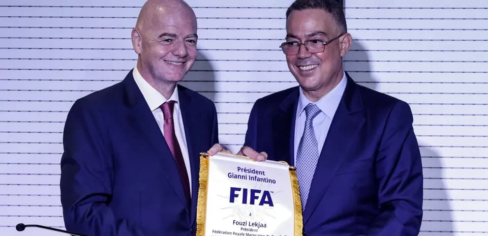 Gianni Infantino presenting FIFA plaque to Fouzi Lekjaa