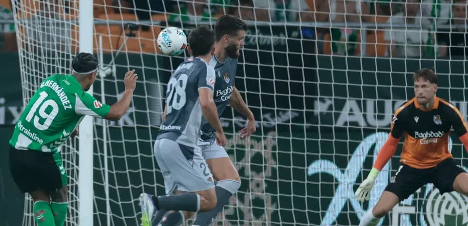Player attempting a header in La Liga match