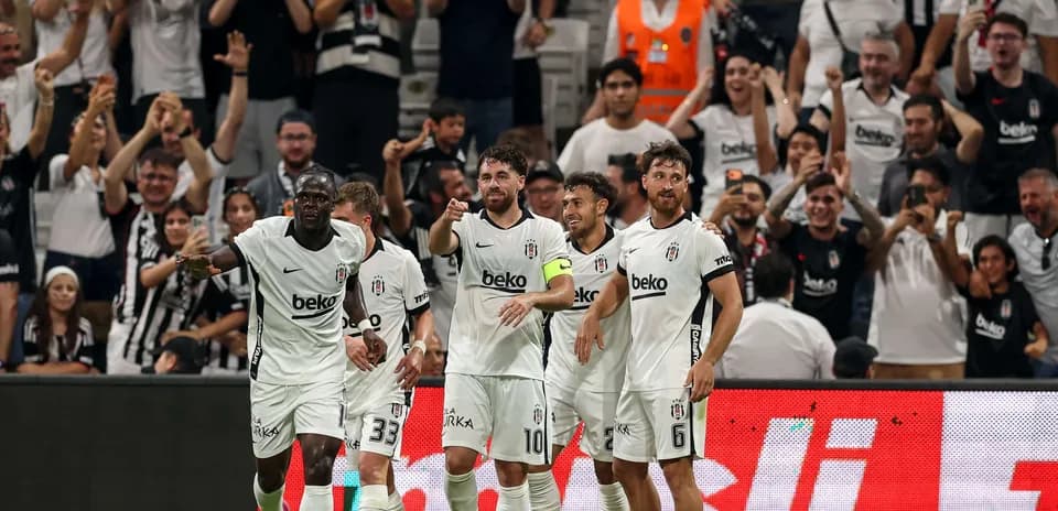 Beşiktaş players celebrating a goal