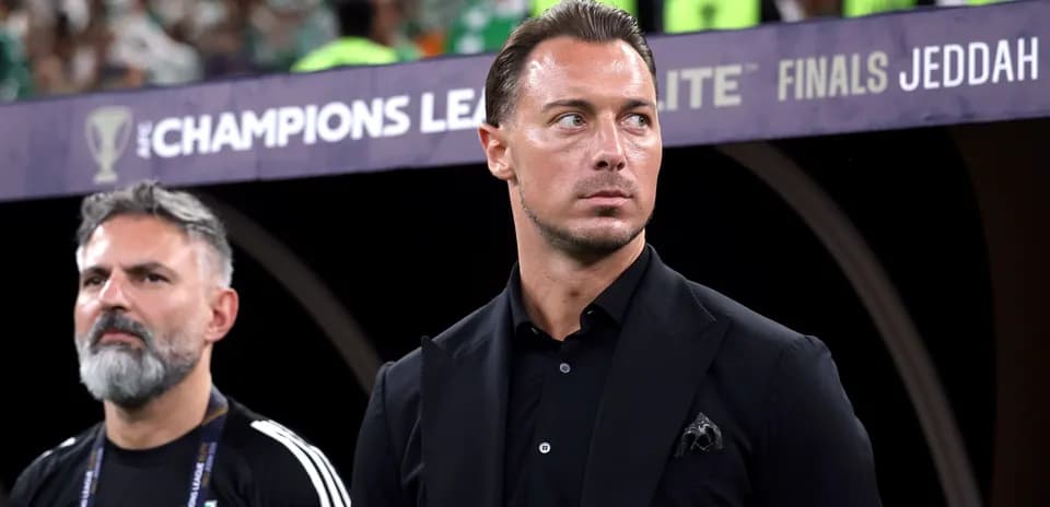 Two coaches observing match during AFC Champions League final