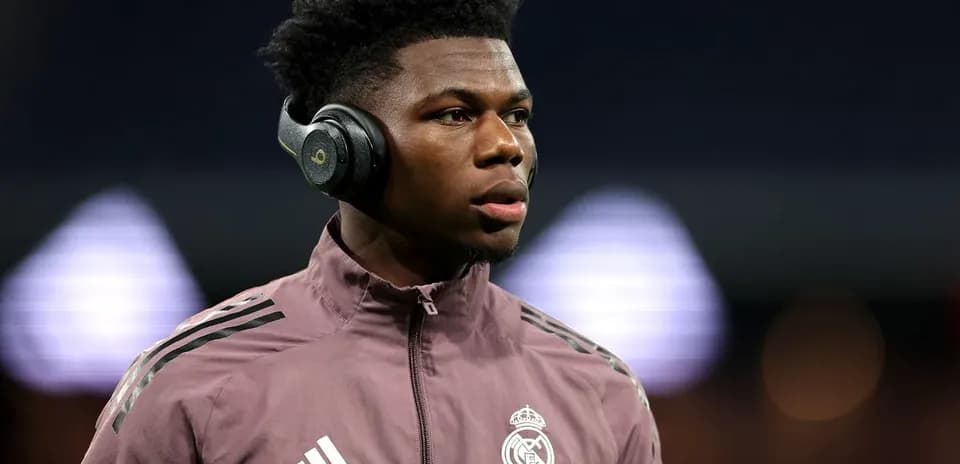 Player wearing headphones before the match