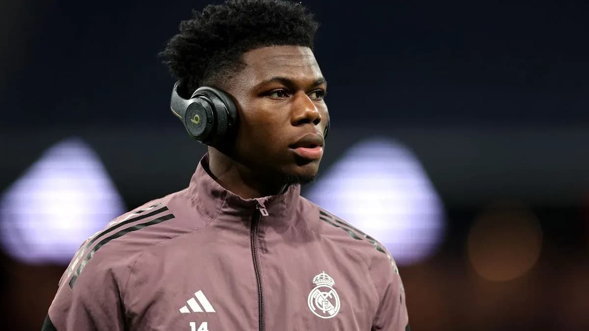 Player wearing headphones before the match