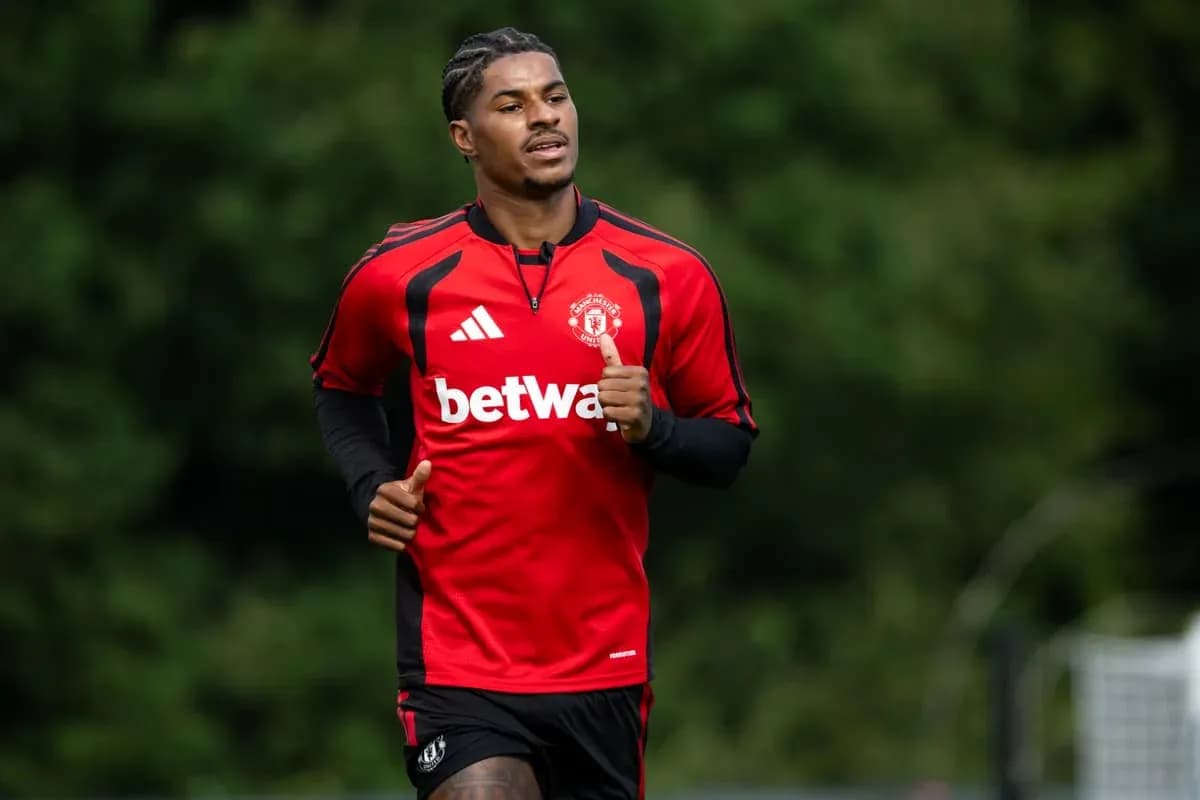 Player jogging during Manchester United training session