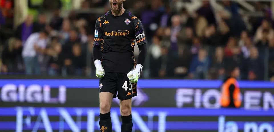 Fiorentina goalkeeper celebrating during match