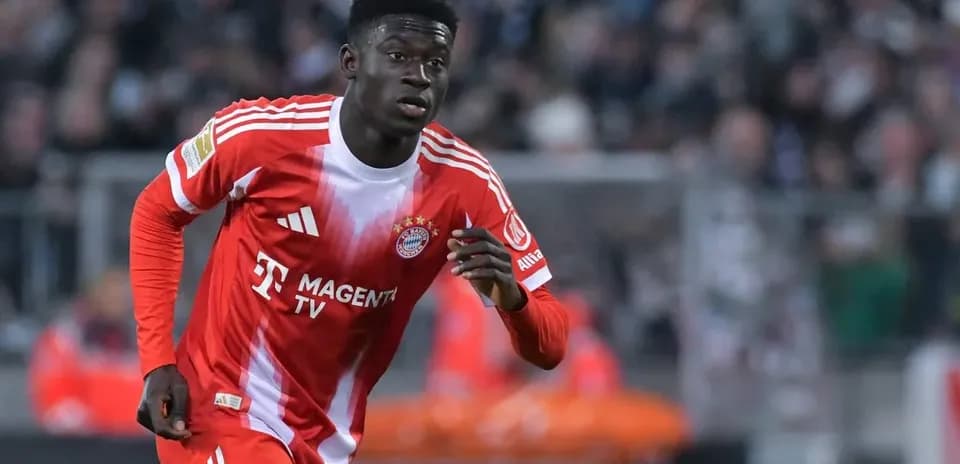 Player in Bayern Munich kit running on the field