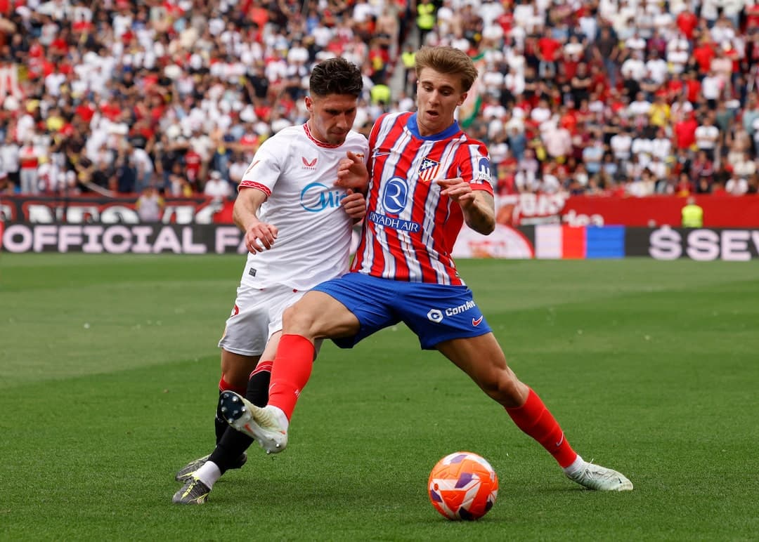 Sevilla player challenges Atletico Madrid opponent