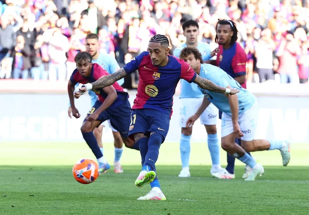 Player taking a penalty for Barcelona against Celta Vigo