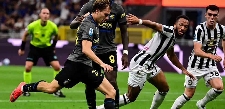 Player sprinting with ball during Serie A match