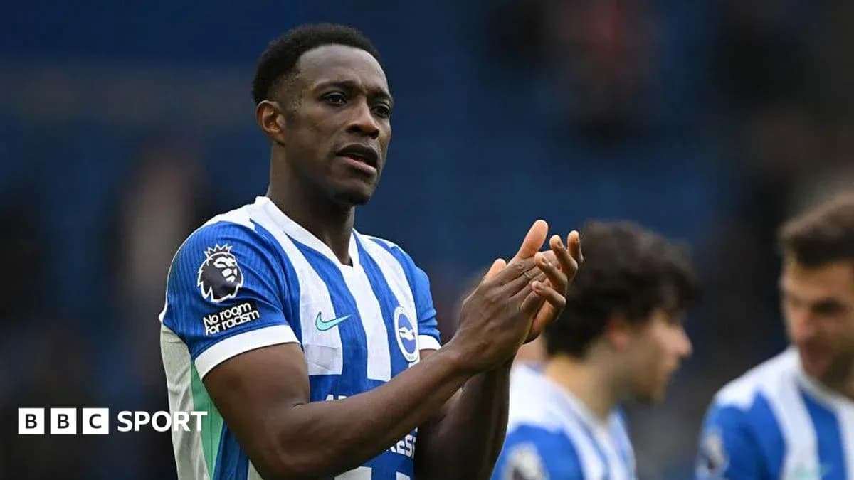 Player applauding fans after the match