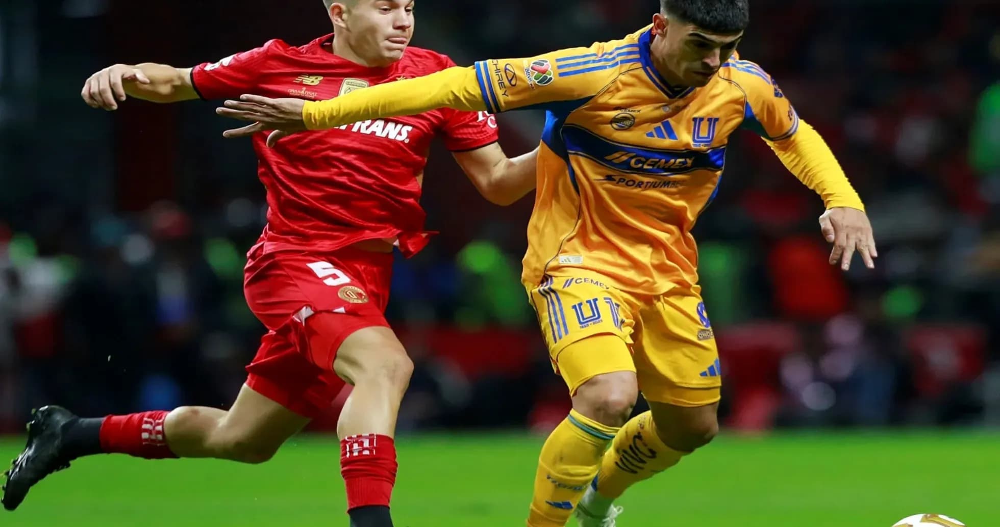 Toluca player challenges Tigres UANL player