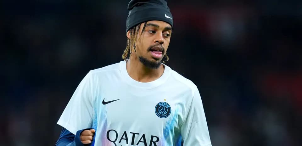 Player warming up in Paris Saint-Germain training gear