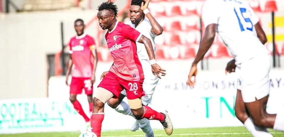 Katsina United player dribbling against Rivers United
