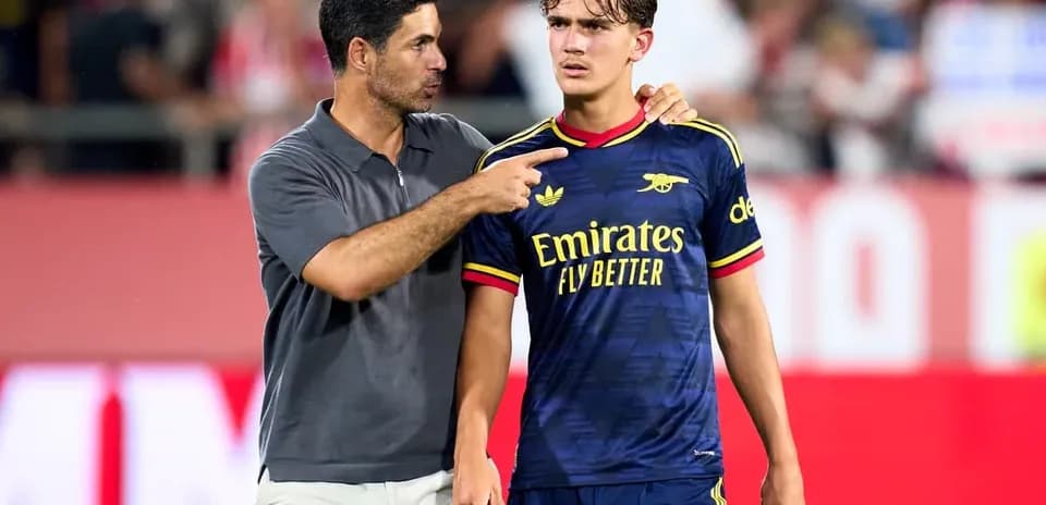 Manager speaking to player on the pitch