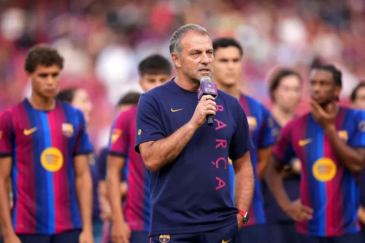 Coach speaking at event with Barcelona players behind