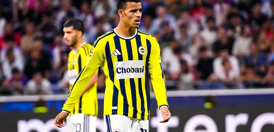 Fenerbahçe player in yellow and blue kit during match