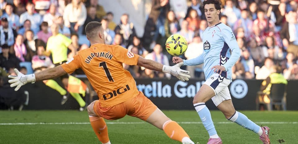 Celta Vigo player attempts to score against goalkeeper