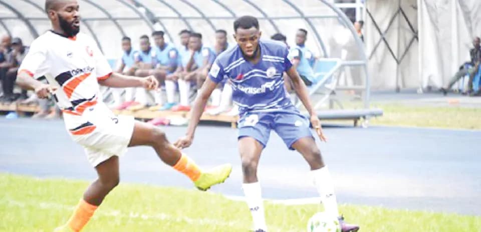 Players from Rivers United and Plateau United in action