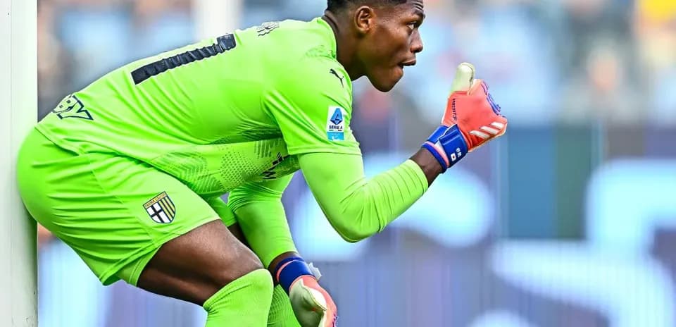 Goalkeeper in green kit gesturing during match