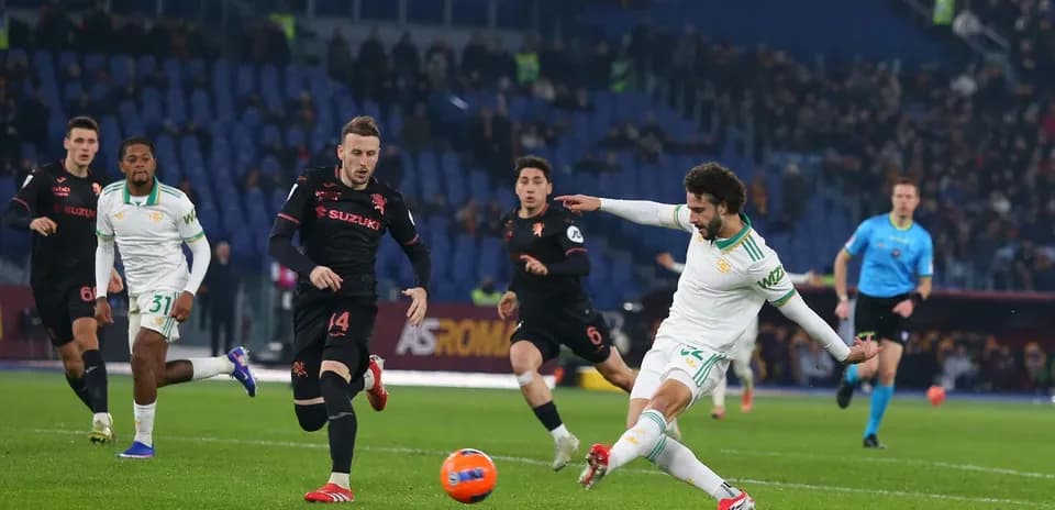 Players competing in Torino vs AS Roma match
