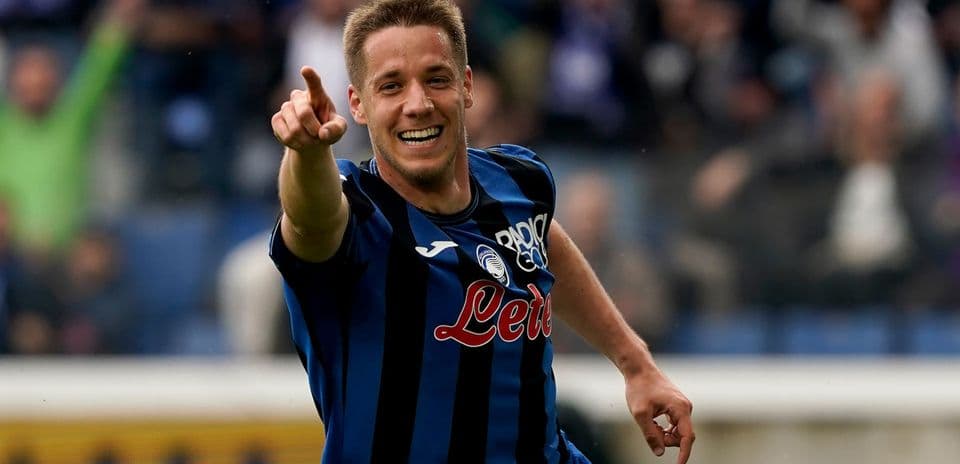 Atalanta player celebrating a goal
