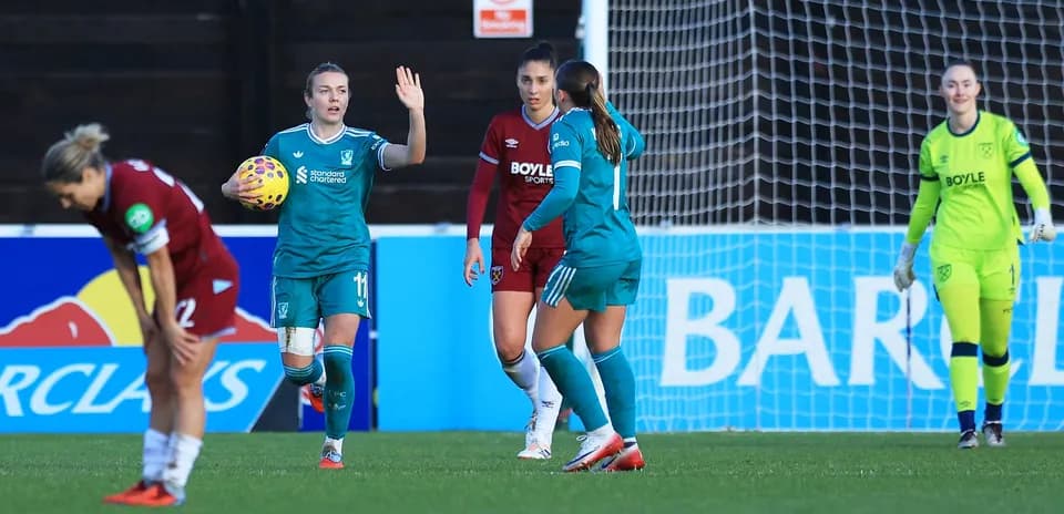 Liverpool W players during FA WSL match