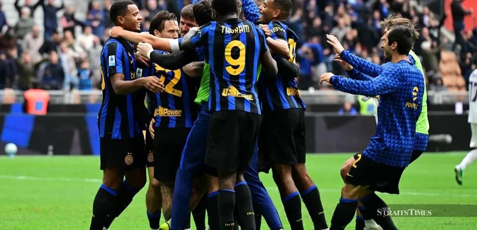 Inter players celebrating a goal during match