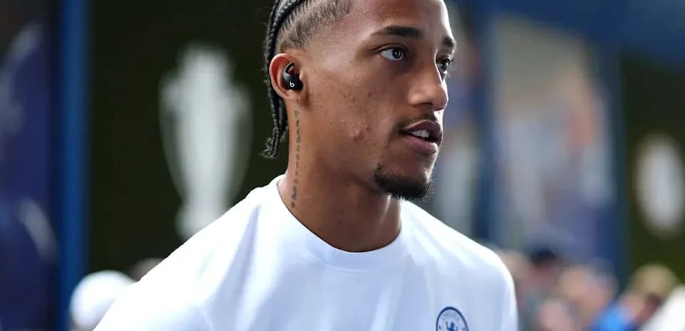 Player wearing Chelsea kit arriving at stadium