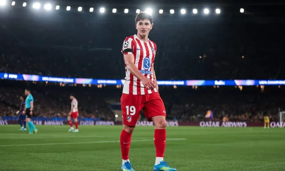 Player 19 of Atlético Madrid on the field