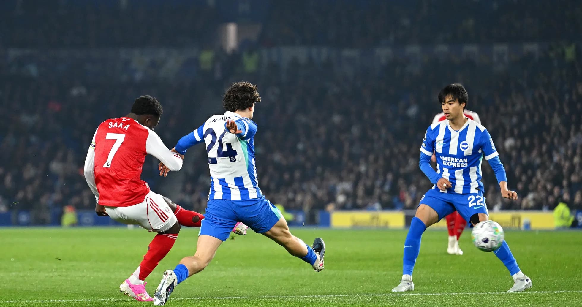 Saka shooting during Brighton vs Arsenal match