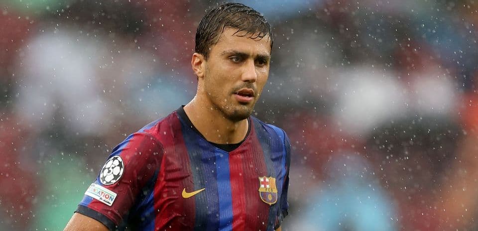 Barcelona’s Rodri Apologizes After Being Caught Criticizing Valencia During 5-0 Win