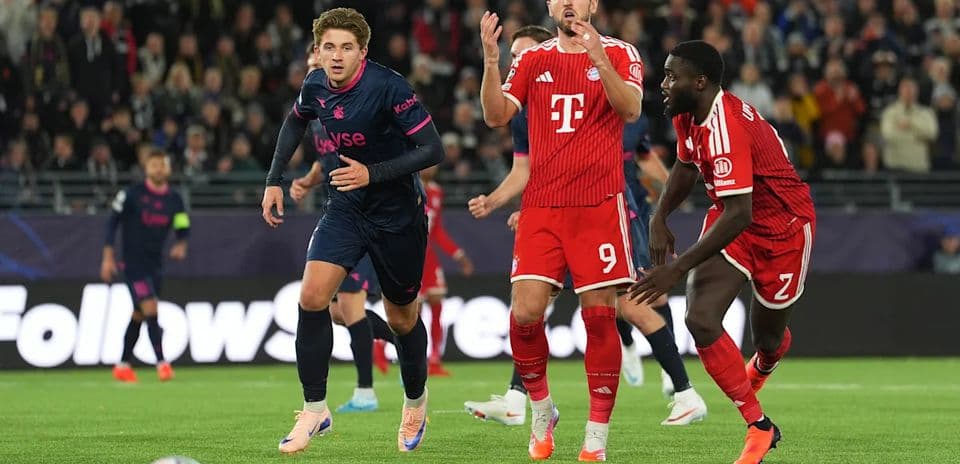 Manchester United Falls to Atlético Madrid; Bayern Draws in Norway; Barcelona Dominates in Champions League