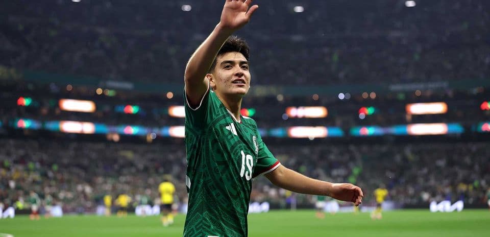 Liverpool Eyes 17-Year-Old Mexican Talent Gilberto Mora for Summer Transfer