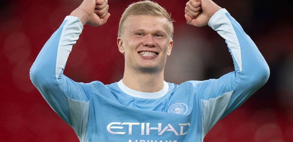 Supercomputer Forecasts Premier League Standings as Man City Challenges Arsenal’s Title Hopes