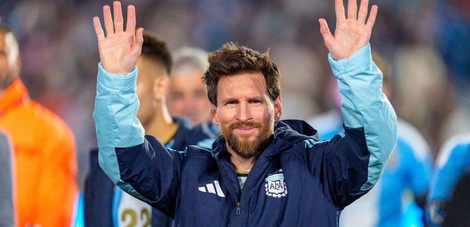 Lionel Messi Honored by River Plate as His Argentina Career Ends at Estadio Monumental