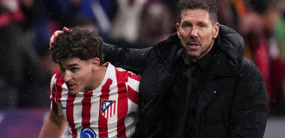 Diego Simeone Furious with Julian Alvarez Over Barcelona Transfer Rumors