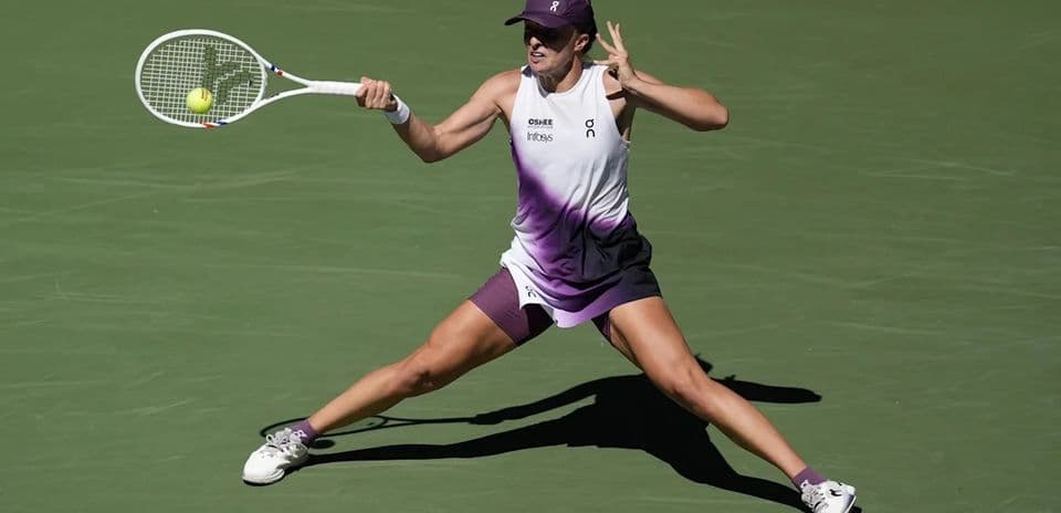 WTA Finals Race Intensifies as Muchova, Swiatek, and Kostyuk Battle for Final Spot