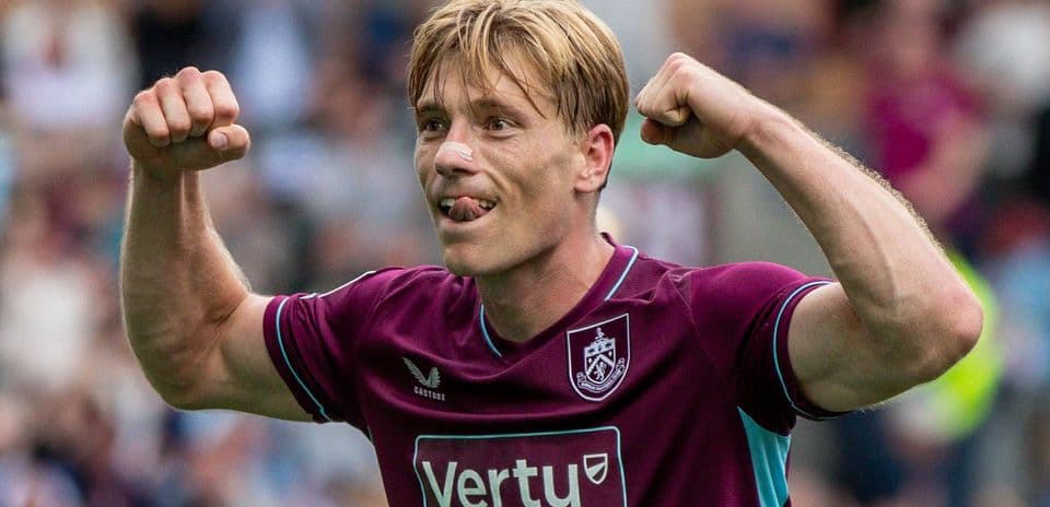 Ipswich Town Secures Zian Flemming from Burnley for £20 Million on Deadline Day