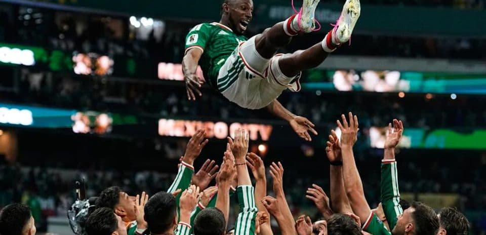 Mexico Breaks World Cup Knockout Drought with Win Over Ecuador to Reach Round of 16