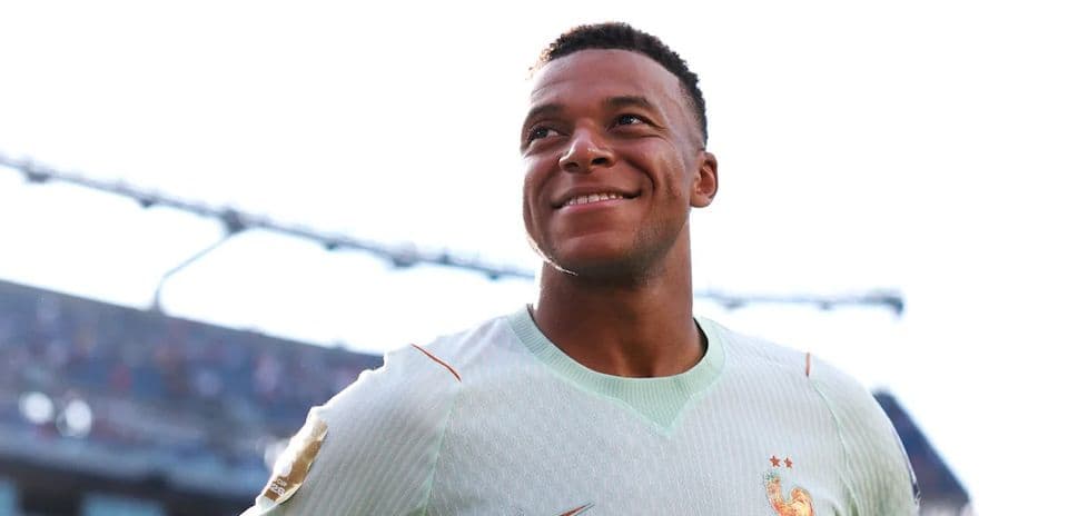 Mbappé and Dembélé Propel France into World Cup Semifinals