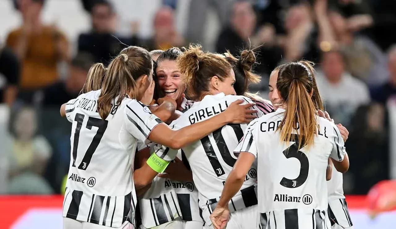 Juventus Women celebrating a goal together Juventus Women celebrating a goal together