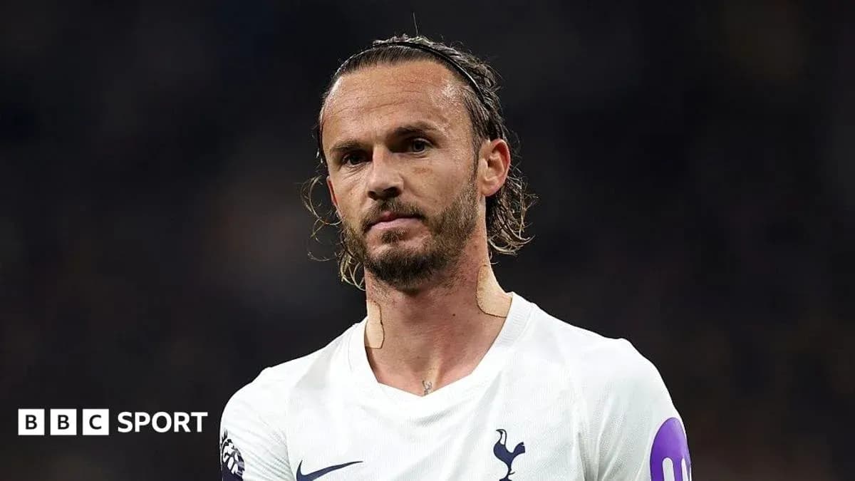 Football player wearing Tottenham jersey during match Football player wearing Tottenham jersey during match