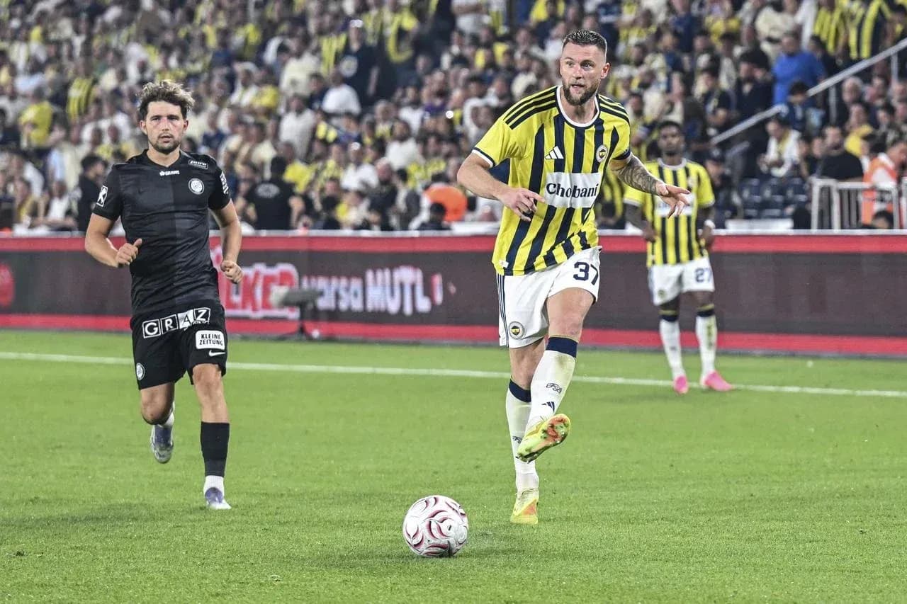 Fenerbahçe player advancing with the ball Fenerbahçe player advancing with the ball