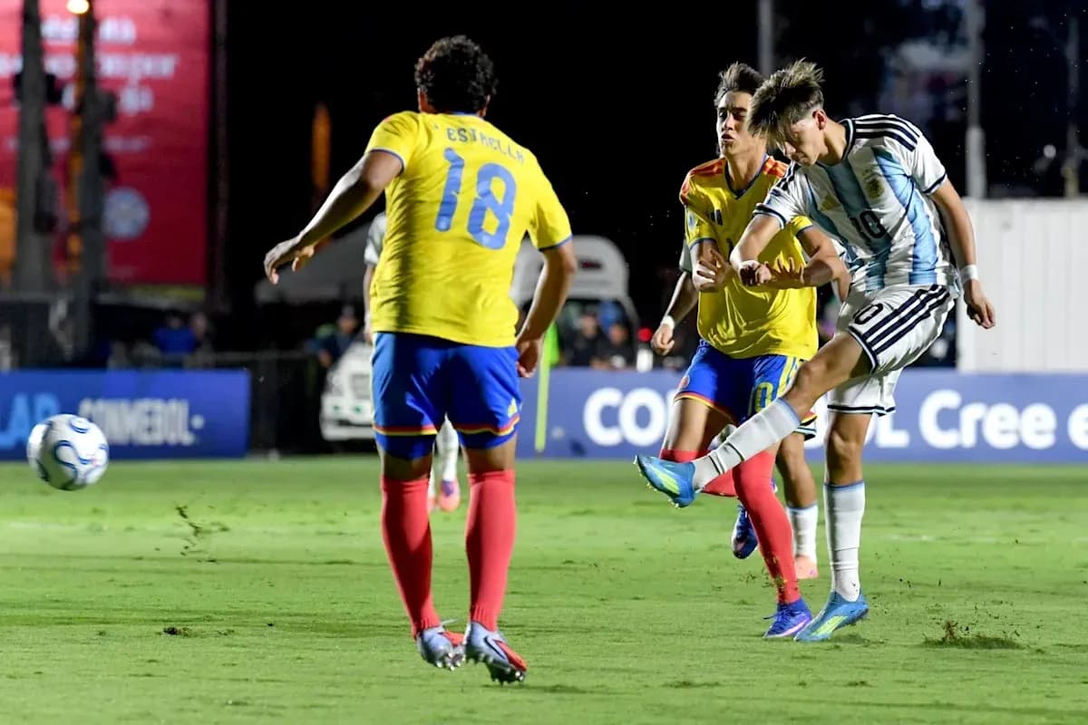Argentinian player shooting while being challenged by opponents Argentinian player shooting while being challenged by opponents