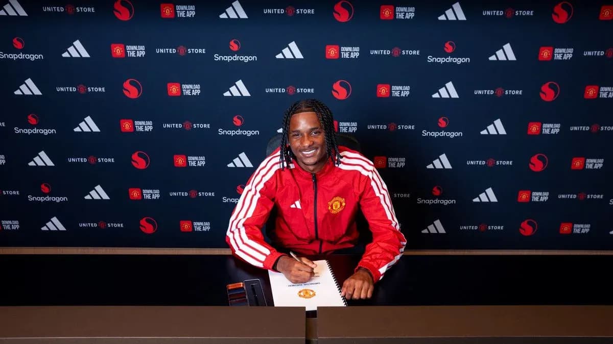 Player signing contract at Manchester United announcement Player signing contract at Manchester United announcement