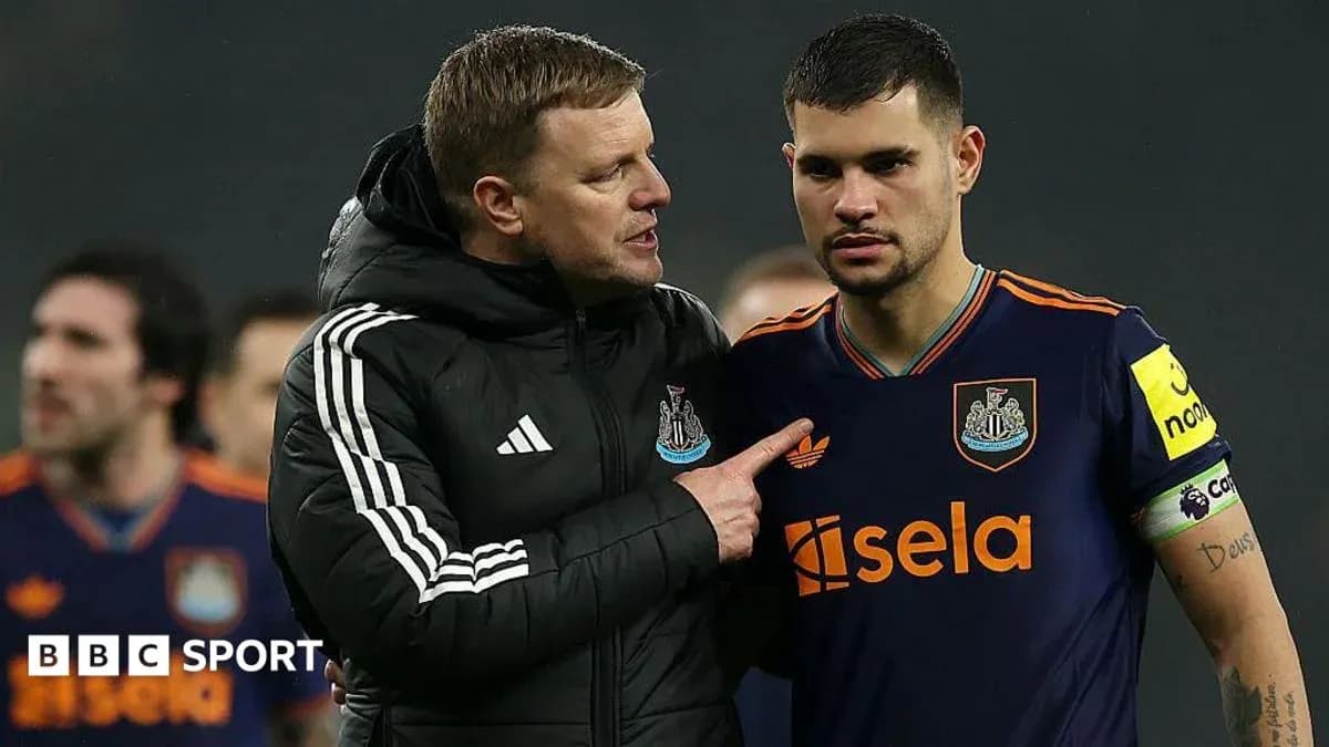 Manager speaking to player after the match Manager speaking to player after the match