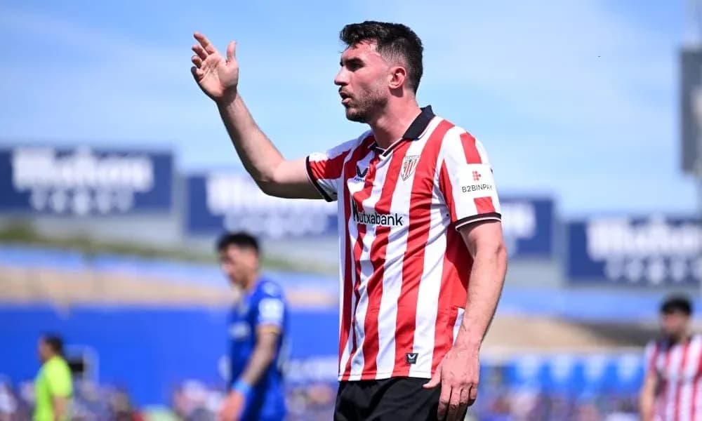 Player gesturing during match on sunny day Player gesturing during match on sunny day