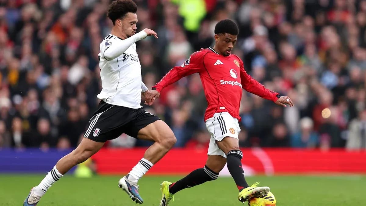 Fulham and Manchester United players in action Fulham and Manchester United players in action