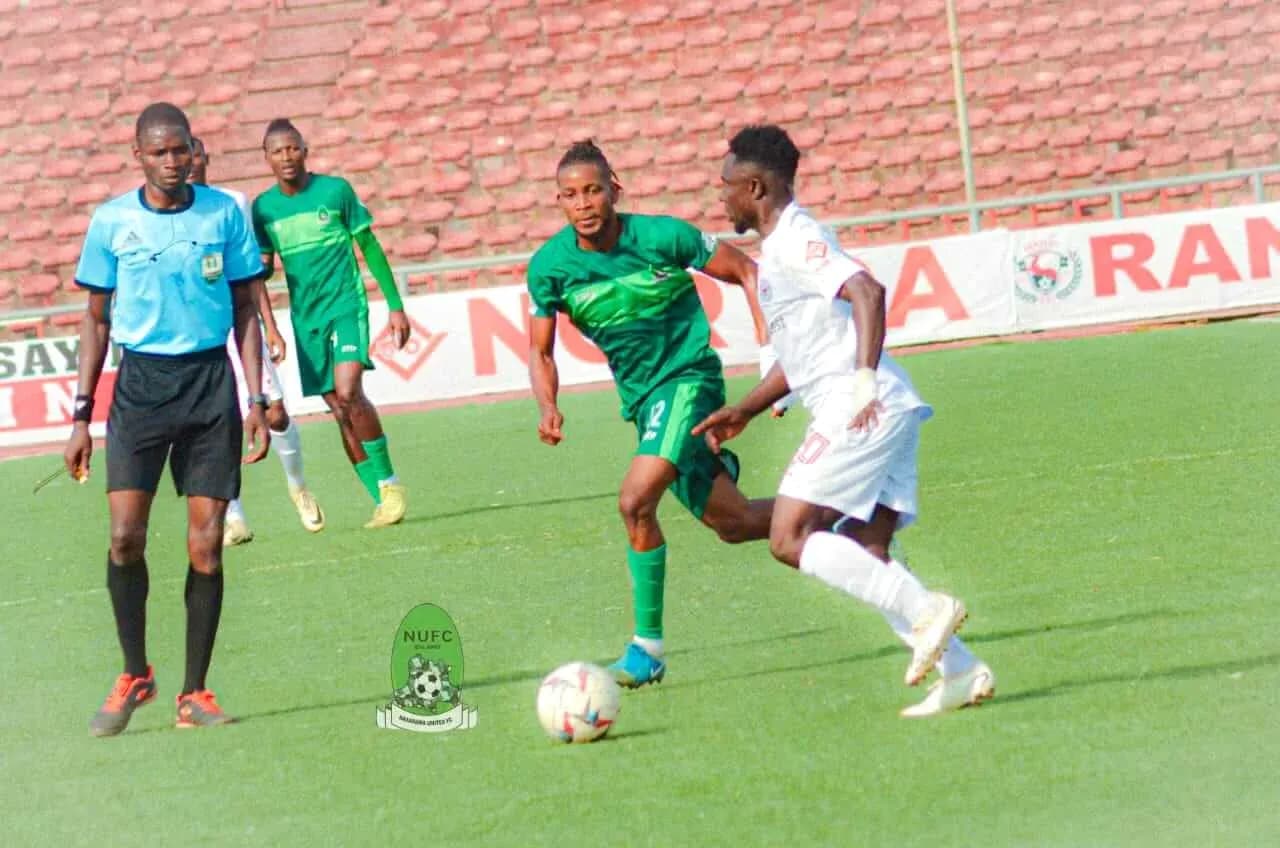 Nasarawa United player dribbling against Enugu Rangers Nasarawa United player dribbling against Enugu Rangers